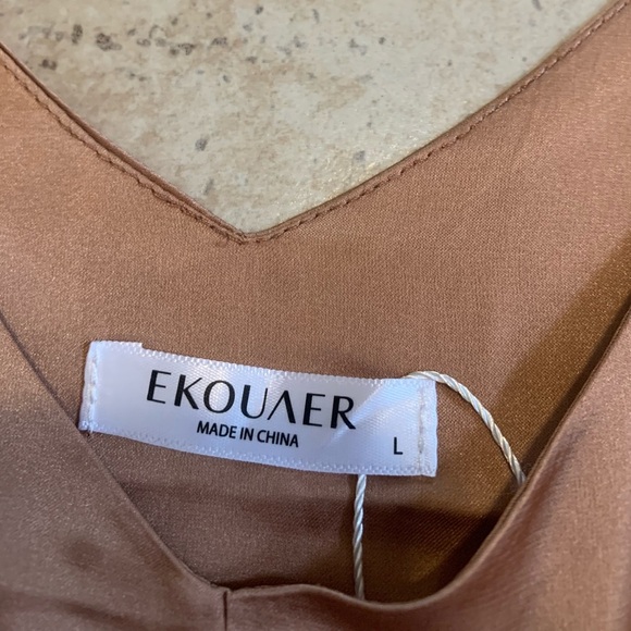 Elegant Brown Sleeveless Top - Picture 6 of 7